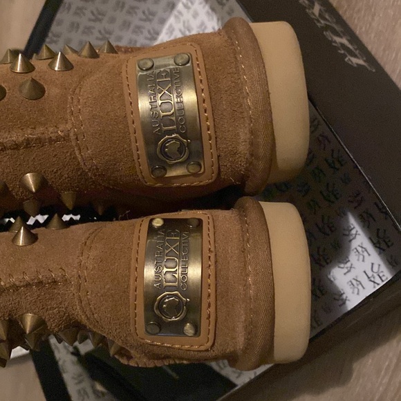 EUC [Australia Luxe Collective] Pistol Brown Studded Sheepskin Boots w/ Box W 5 - Picture 8 of 16